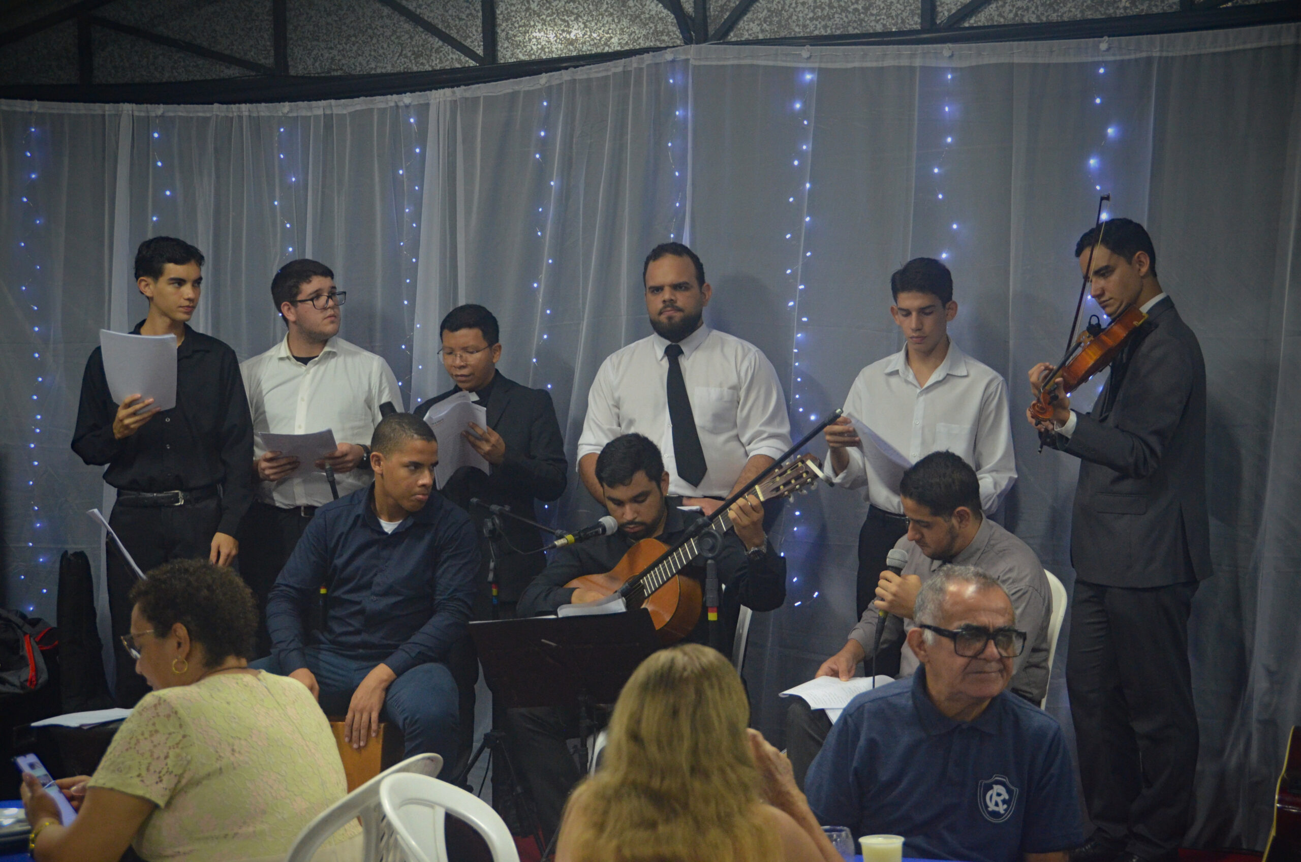 Jantar beneficente reúne comunidade e seminaristas na Par. Jesus Bom Samaritano